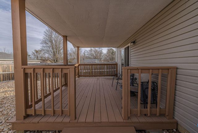 185 Pin Oak Court, Hollister, MO 65672