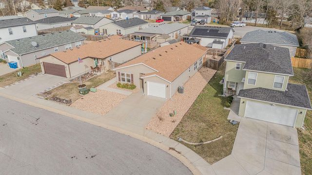 185 Pin Oak Court, Hollister, MO 65672