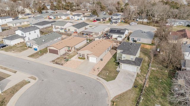 185 Pin Oak Court, Hollister, MO 65672