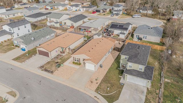 185 Pin Oak Court, Hollister, MO 65672