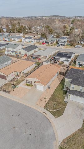 185 Pin Oak Court, Hollister, MO 65672