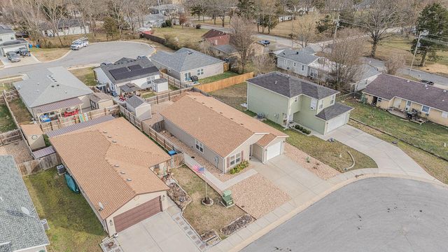 185 Pin Oak Court, Hollister, MO 65672