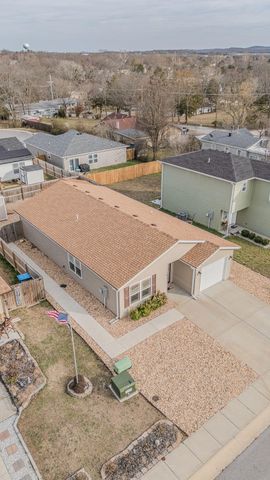 185 Pin Oak Court, Hollister, MO 65672