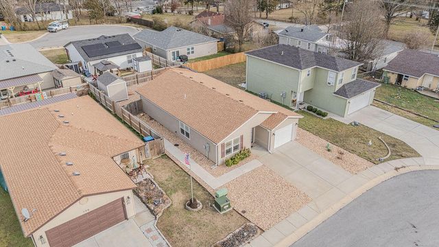 185 Pin Oak Court, Hollister, MO 65672