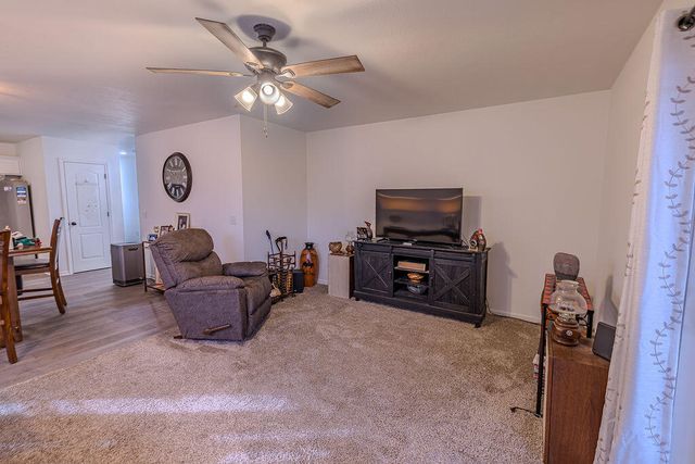 185 Pin Oak Court, Hollister, MO 65672