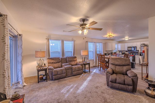 185 Pin Oak Court, Hollister, MO 65672