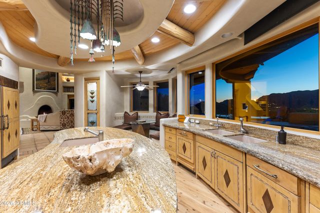 5526 E ROADRUNNER Road, Paradise Valley, AZ 85253