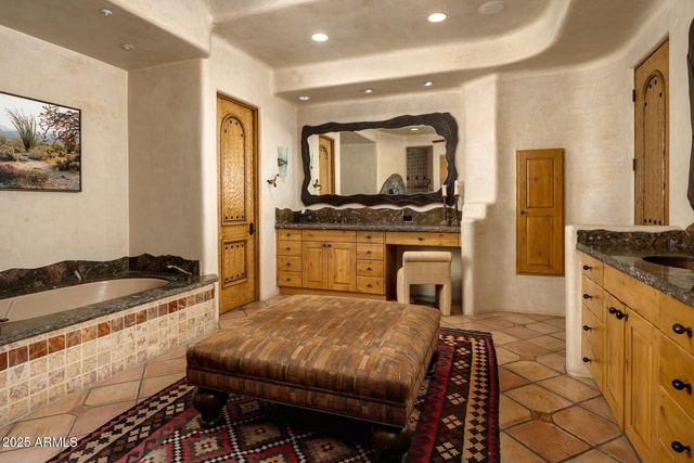 5526 E ROADRUNNER Road, Paradise Valley, AZ 85253
