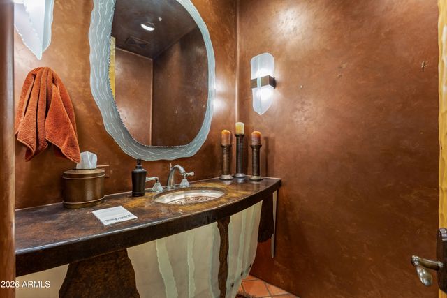 5526 E ROADRUNNER Road, Paradise Valley, AZ 85253