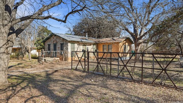 964 N Union Ave, New Braunfels, TX 78130