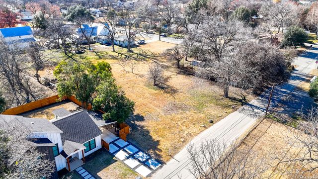 964 N Union Ave, New Braunfels, TX 78130