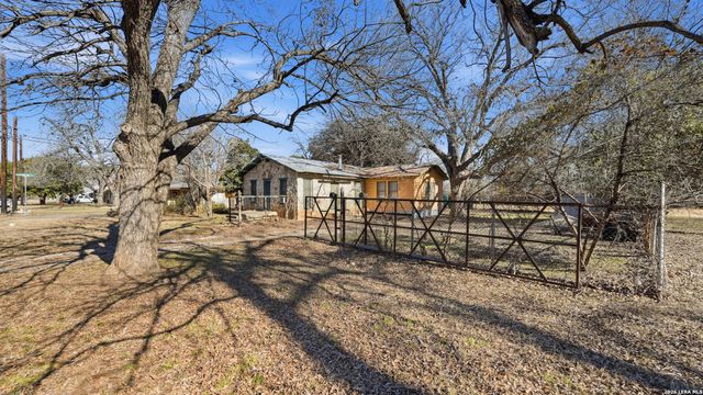 964 N Union Ave, New Braunfels, TX 78130