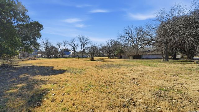 964 N Union Ave, New Braunfels, TX 78130