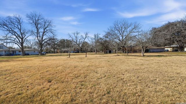 964 N Union Ave, New Braunfels, TX 78130