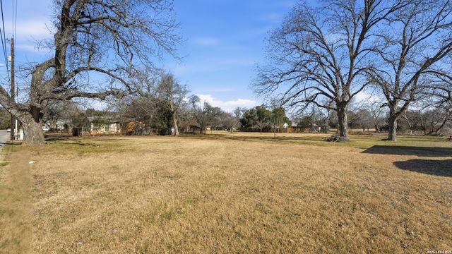 964 N Union Ave, New Braunfels, TX 78130