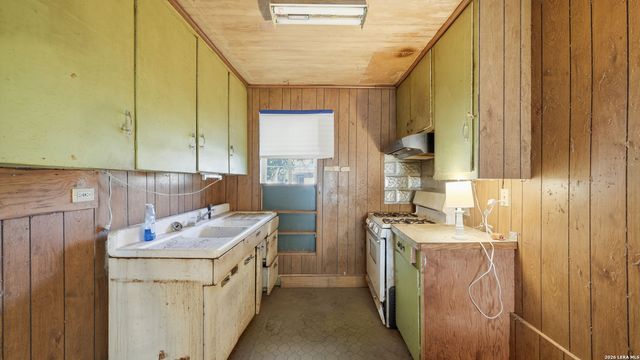 964 N Union Ave, New Braunfels, TX 78130