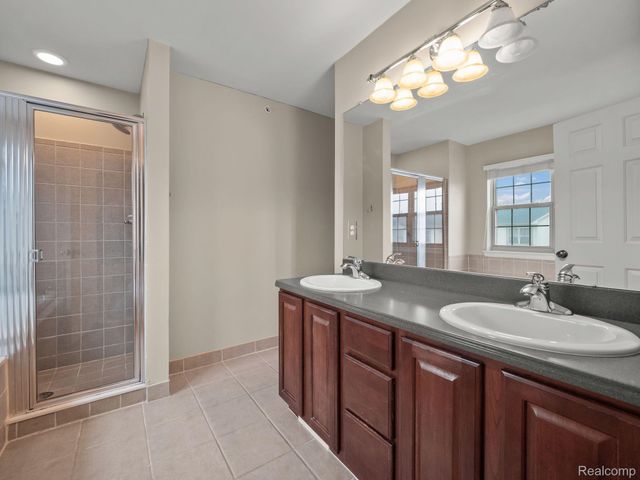 3139 CAMDEN Drive, Troy, MI 48084