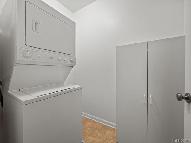 3139 CAMDEN Drive, Troy, MI 48084