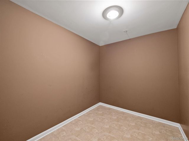 3139 CAMDEN Drive, Troy, MI 48084