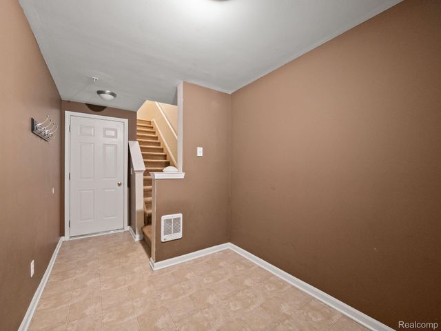 3139 CAMDEN Drive, Troy, MI 48084