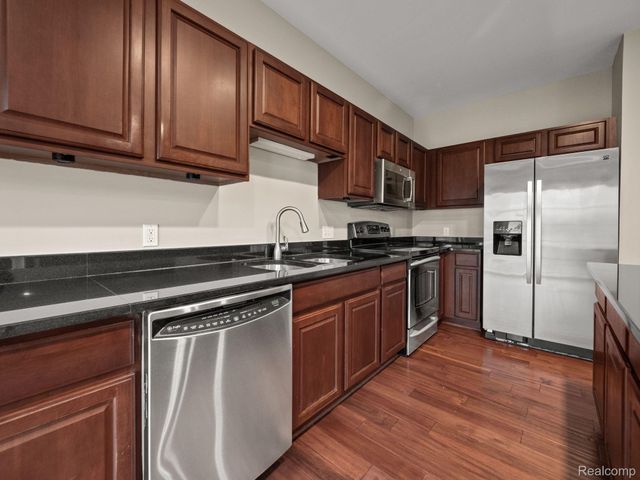 3139 CAMDEN Drive, Troy, MI 48084