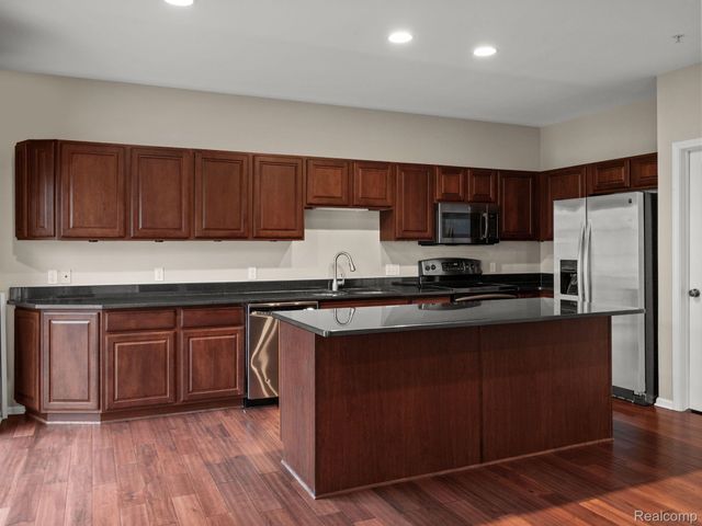 3139 CAMDEN Drive, Troy, MI 48084