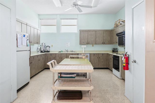 1327 GLENDALE CIRCLE W 218, Sarasota, FL 34232