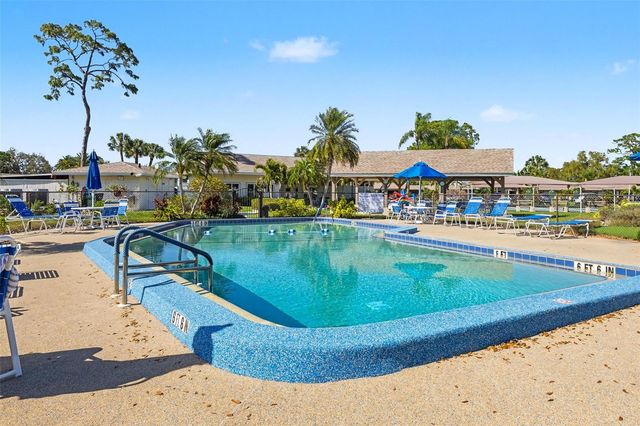 1327 GLENDALE CIRCLE W 218, Sarasota, FL 34232