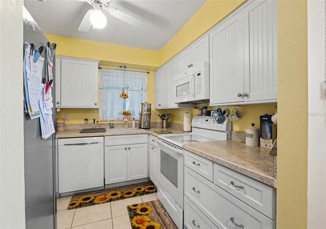 1327 GLENDALE CIRCLE W 218, Sarasota, FL 34232