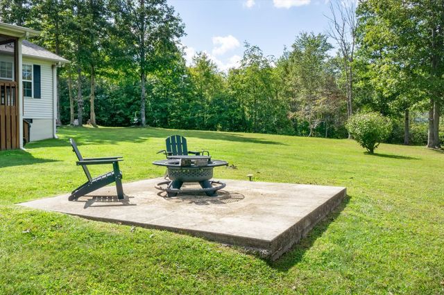 711 Chacoto Dr, Crossville, TN 38572