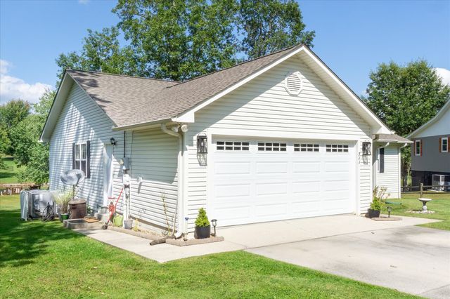 711 Chacoto Dr, Crossville, TN 38572