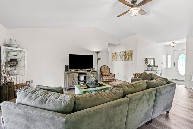 711 Chacoto Dr, Crossville, TN 38572