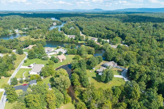 711 Chacoto Dr, Crossville, TN 38572