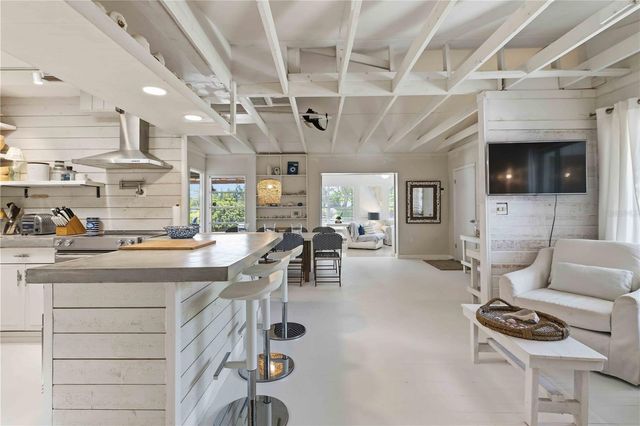 624 BAYSHORE ROAD, Nokomis, FL 34275