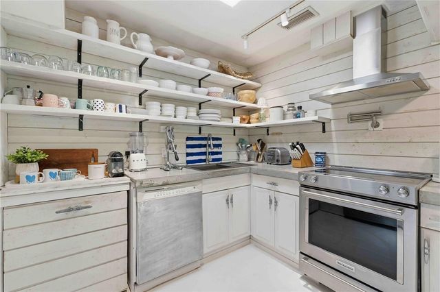 624 BAYSHORE ROAD, Nokomis, FL 34275