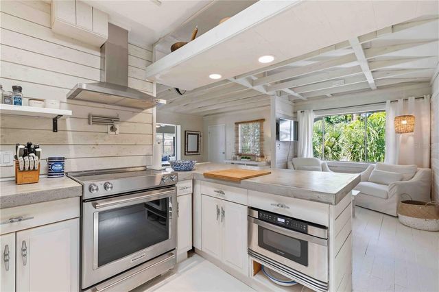 624 BAYSHORE ROAD, Nokomis, FL 34275