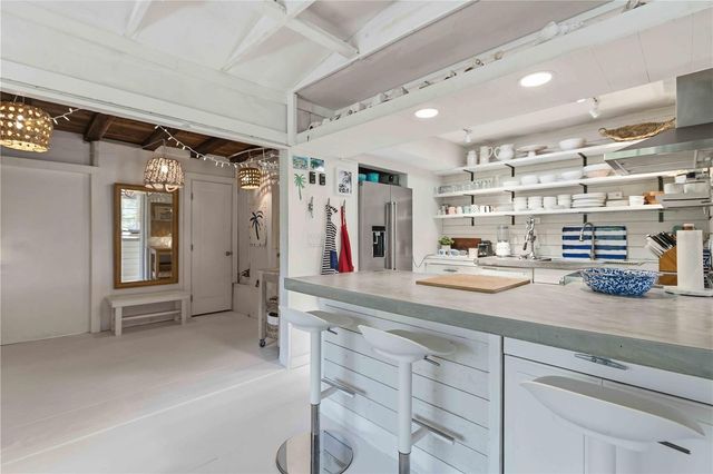 624 BAYSHORE ROAD, Nokomis, FL 34275