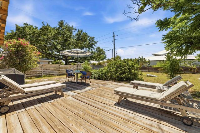 624 BAYSHORE ROAD, Nokomis, FL 34275