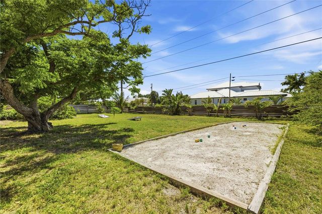 624 BAYSHORE ROAD, Nokomis, FL 34275