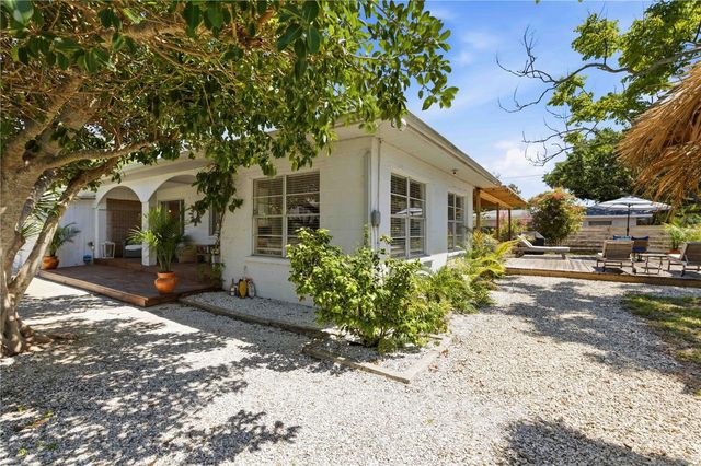 624 BAYSHORE ROAD, Nokomis, FL 34275