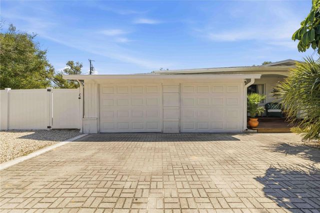 624 BAYSHORE ROAD, Nokomis, FL 34275