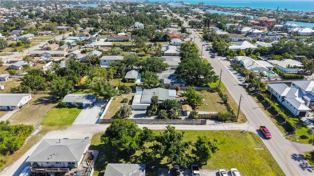 624 BAYSHORE ROAD, Nokomis, FL 34275