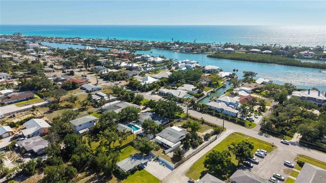 624 BAYSHORE ROAD, Nokomis, FL 34275