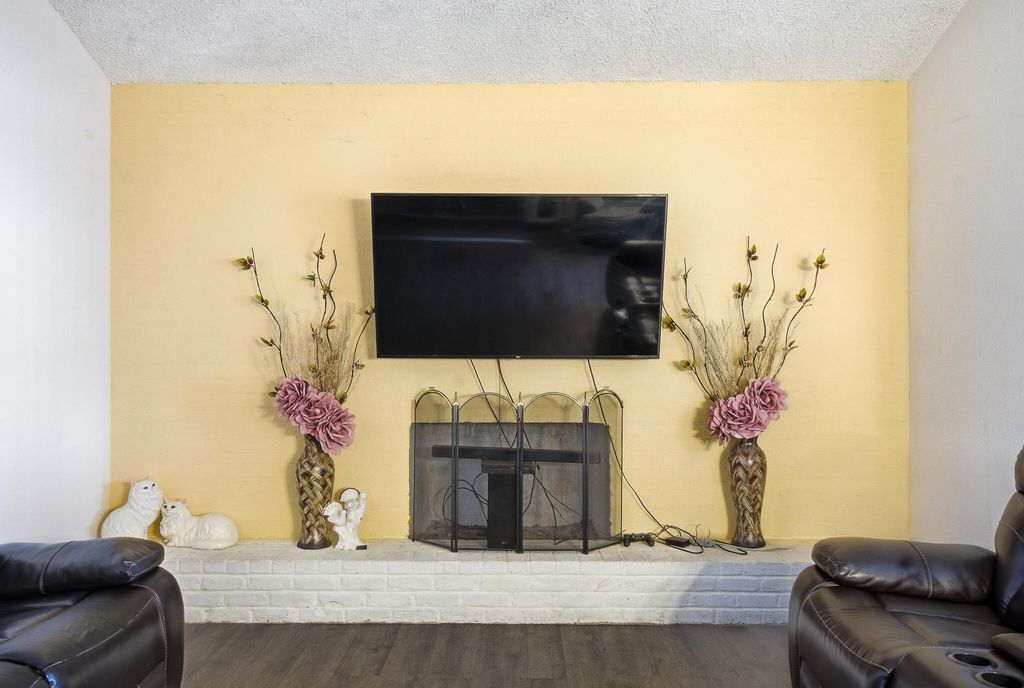 Image 10 of property listing at 480 N Belmont Street, Porterville, CA 93257