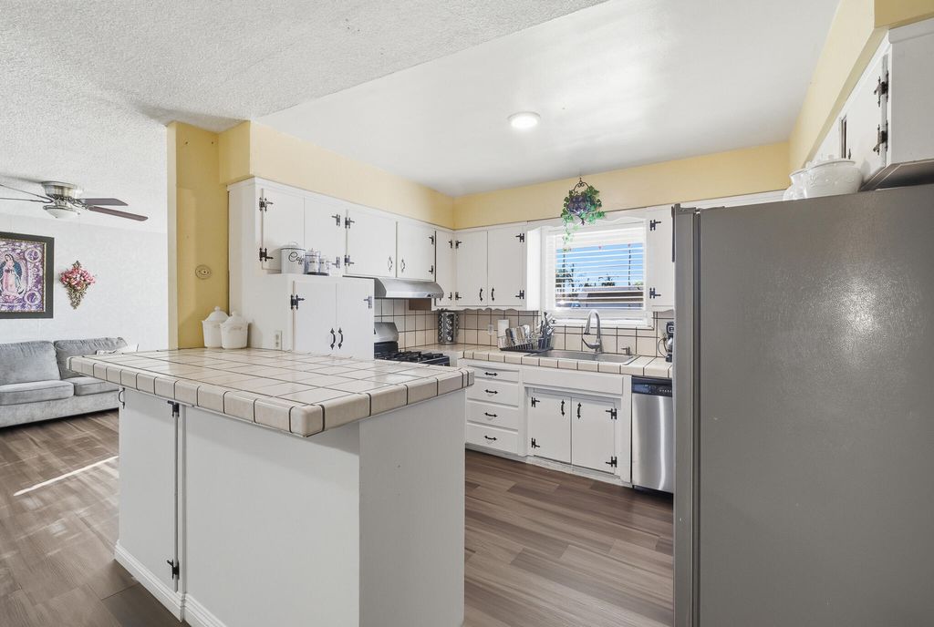 Image 11 of property listing at 480 N Belmont Street, Porterville, CA 93257