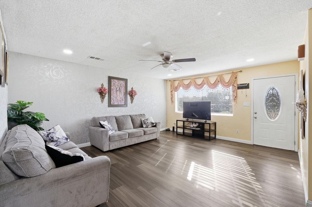 Image 15 of property listing at 480 N Belmont Street, Porterville, CA 93257