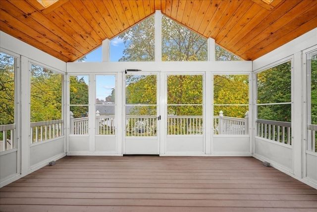 2 Gwen Dr, Auburn, MA 01501