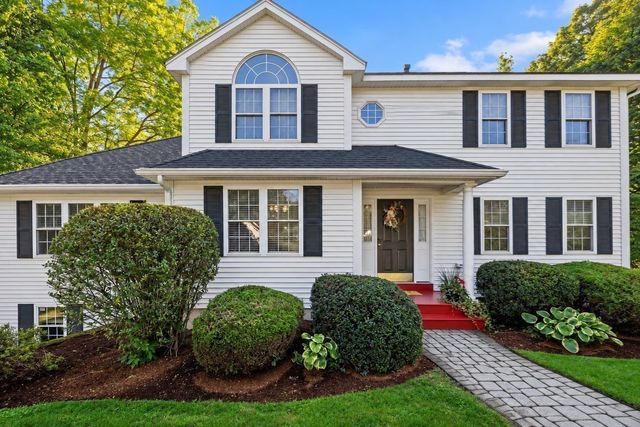 2 Gwen Dr, Auburn, MA 01501