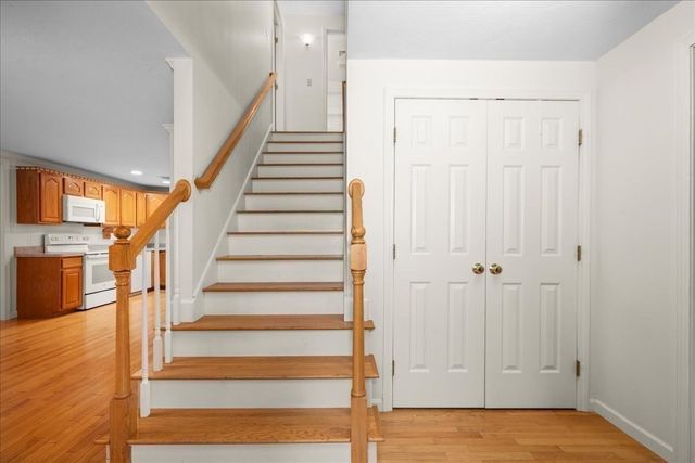 2 Gwen Dr, Auburn, MA 01501