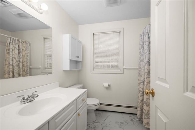 2 Gwen Dr, Auburn, MA 01501